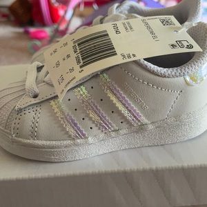 Superstar adidas iridescent stripped size 5